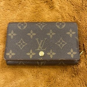 Louis Vuitton Monogram Porte-Monnaie Tresor Wallet pre-loved.